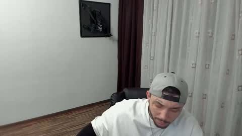 Snapshot of s1nmaster chatting on 11-01-25, 07:49 s1nmaster online show from 11-01-25, 07:49