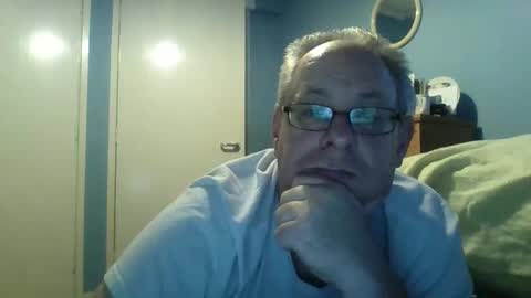 Snapshot of s536sny18 chatting on 10-25-25, 01:51 s536sny18 online show from 10-25-25, 01:51