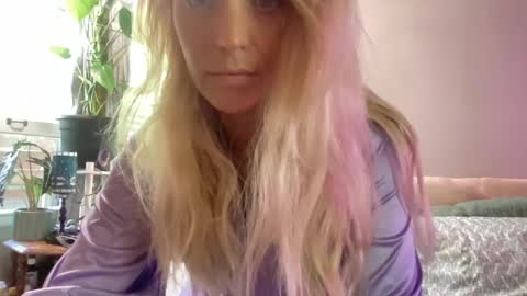 KumKitten online show from 10-08-25, 03:20