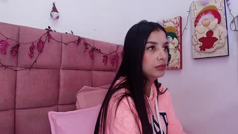 Snapshot of s_samanthax chatting on 12-28-24, 03:04 Samantha online show from 12-28-24, 03:04