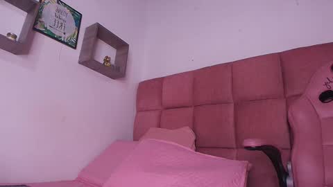 Snapshot of s_samanthax chatting on 02-18-25, 03:10 Samantha online show from 02-18-25, 03:10