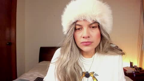 Snapshot of s_u_n_r_i_s_e_e chatting on 04-20-26, 02:58 Leslie Beltrn online show from 04-20-26, 02:58