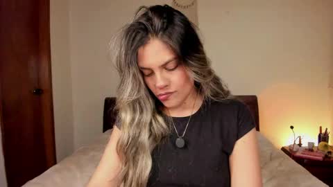 Snapshot of s_u_n_r_i_s_e_e chatting on 05-03-26, 03:45 Leslie Beltrn online show from 05-03-26, 03:45