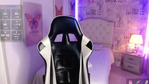Snapshot of saara_martin chatting on 04-09-26, 12:21 1 online show from 04-09-26, 12:21