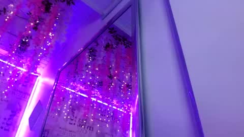 Snapshot of saara_martin chatting on 05-05-26, 12:24 1 online show from 05-05-26, 12:24