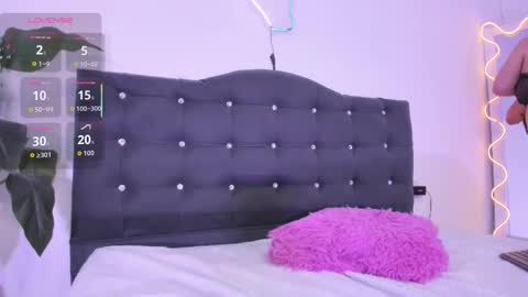 saaya_tay online show from 10-15-25, 07:41