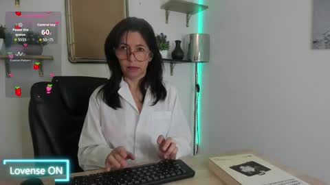 Snapshot of sabinadeluxe_cg chatting on 10-11-25, 01:42 sabinadeluxe_cg online show from 10-11-25, 01:42