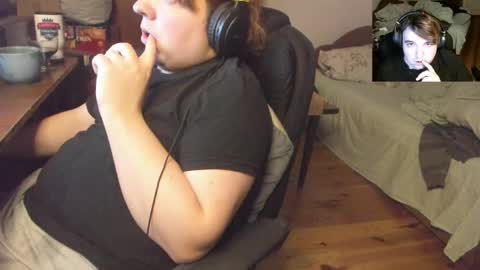 Snapshot of saboda chatting on 12-15-25, 12:37 1141323 my Lord Mister Max moms treasure online show from 12-15-25, 12:37