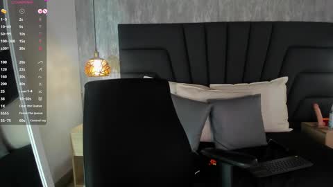 Snapshot of sabrina_lennox chatting on 02-25-25, 11:33 Sabrina Maria online show from 02-25-25, 11:33