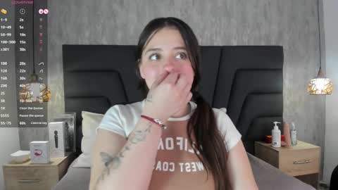 Snapshot of sabrina_lennox chatting on 03-05-25, 11:38 Sabrina Maria online show from 03-05-25, 11:38