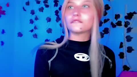 Snapshot of sabrinaexpositoxx chatting on 02-03-25, 11:42 SABRI online show from 02-03-25, 11:42