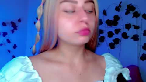 Snapshot of sabrinaexpositoxx chatting on 02-08-25, 10:18 SABRI online show from 02-08-25, 10:18