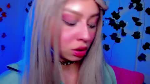 Snapshot of sabrinaexpositoxx chatting on 02-22-25, 07:45 SABRI online show from 02-22-25, 07:45