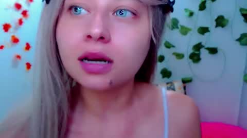 Snapshot of sabrinaexpositoxx chatting on 02-26-25, 06:26 SABRI online show from 02-26-25, 06:26