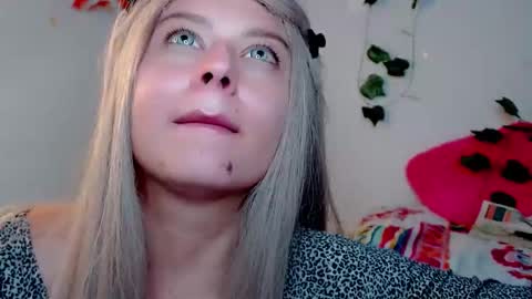 Snapshot of sabrinaexpositoxx chatting on 03-01-25, 08:45 SABRI online show from 03-01-25, 08:45