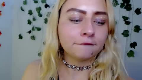 Snapshot of sabrinaexpositoxx chatting on 03-02-25, 09:42 SABRI online show from 03-02-25, 09:42