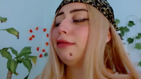 Snapshot of sabrinaexpositoxx chatting on 10-14-25, 05:03 SABRI online show from 10-14-25, 05:03