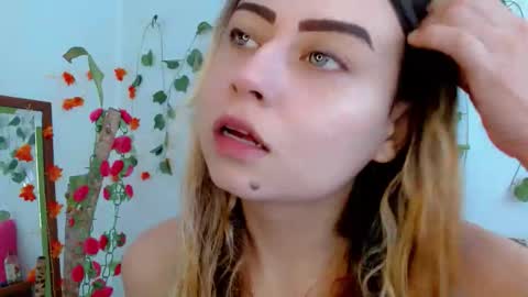 Snapshot of sabrinaexpositoxx chatting on 10-30-25, 06:30 SABRI online show from 10-30-25, 06:30