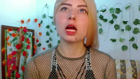 Snapshot of sabrinaexpositoxx chatting on 11-02-25, 01:08 SABRI online show from 11-02-25, 01:08