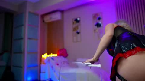 SabrinaJade online show from 12-17-25, 05:35