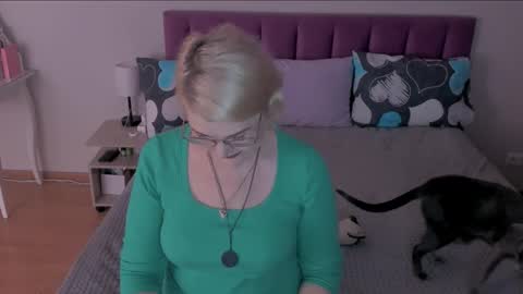 Sabrina MacMarren online show from 02-18-25, 05:20