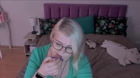 Sabrina MacMarren online show from 02-28-25, 10:06