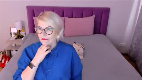 Sabrina MacMarren online show from 11-21-25, 09:41