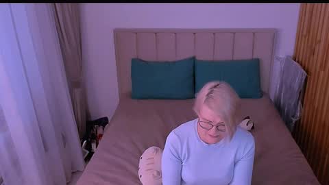 Sabrina MacMarren online show from 04-29-26, 05:30