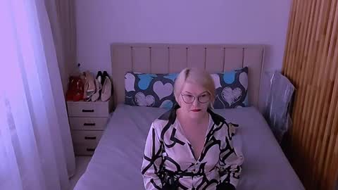 Sabrina MacMarren online show from 05-19-26, 03:18