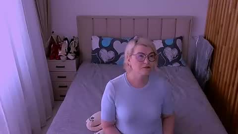 Sabrina MacMarren online show from 06-15-26, 01:13
