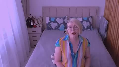 Sabrina MacMarren online show from 06-21-26, 12:08