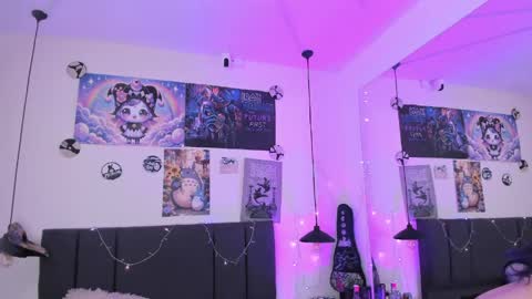 Snapshot of sabrinav_ chatting on 04-15-26, 11:17 Sabrina online show from 04-15-26, 11:17