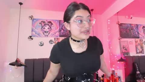 Snapshot of sabrinav_ chatting on 04-18-26, 07:07 Sabrina online show from 04-18-26, 07:07