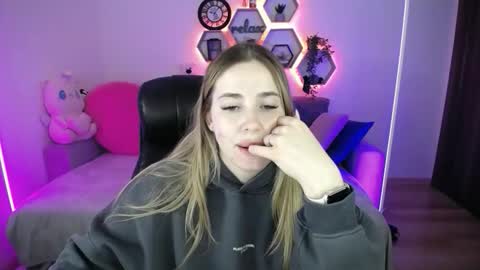 Sabrina Violet online show from 04-04-26, 08:01