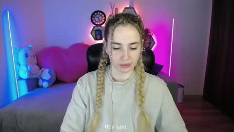 Sabrina Violet online show from 05-18-26, 08:09