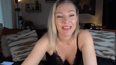 Snapshot of sacha__xx chatting on 02-18-25, 01:11 sacha__xx online show from 02-18-25, 01:11