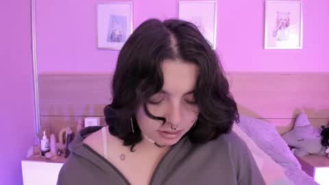 Snapshot of sachi_meow chatting on 02-26-25, 12:36 Ig online show from 02-26-25, 12:36