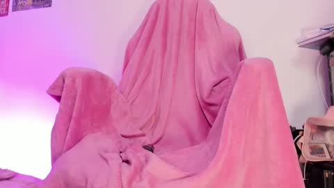 Snapshot of sachi_meow chatting on 09-28-25, 11:43 Ig online show from 09-28-25, 11:43