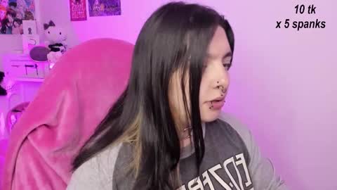 Snapshot of sachi_meow chatting on 10-18-25, 10:49 Ig online show from 10-18-25, 10:49