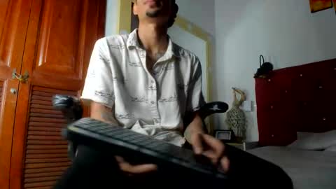 Snapshot of sack_connor chatting on 12-15-25, 08:35 Sack online show from 12-15-25, 08:35