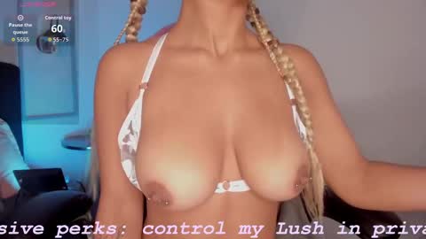 Sophie online show from 10-21-25, 04:57