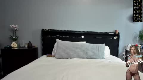 Snapshot of sadierw chatting on 04-28-26, 01:04 SadieRW online show from 04-28-26, 01:04