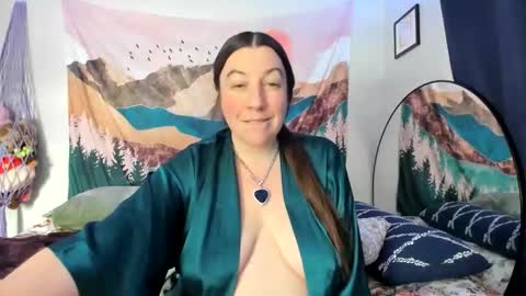 Snapshot of saggiemaggie chatting on 02-14-26, 05:32 saggiemaggie online show from 02-14-26, 05:32