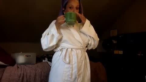 Snapshot of saggy888 chatting on 09-15-25, 10:43 MistressLady online show from 09-15-25, 10:43