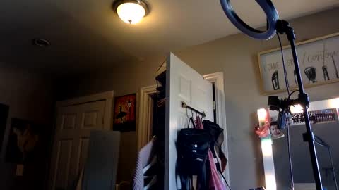 Snapshot of saggy888 chatting on 09-18-25, 09:17 MistressLady online show from 09-18-25, 09:17