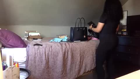 Snapshot of saggy888 chatting on 09-22-25, 09:17 MistressLady online show from 09-22-25, 09:17