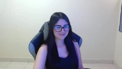 Sahaliefox  online show from 10-18-25, 10:21