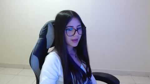 Sahaliefox  online show from 10-21-25, 10:21