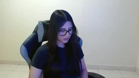 Sahaliefox  online show from 10-23-25, 09:13