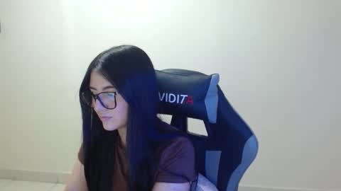 Snapshot of sahaliefox_ chatting on 12-17-25, 08:26 Sahaliefox online show from 12-17-25, 08:26